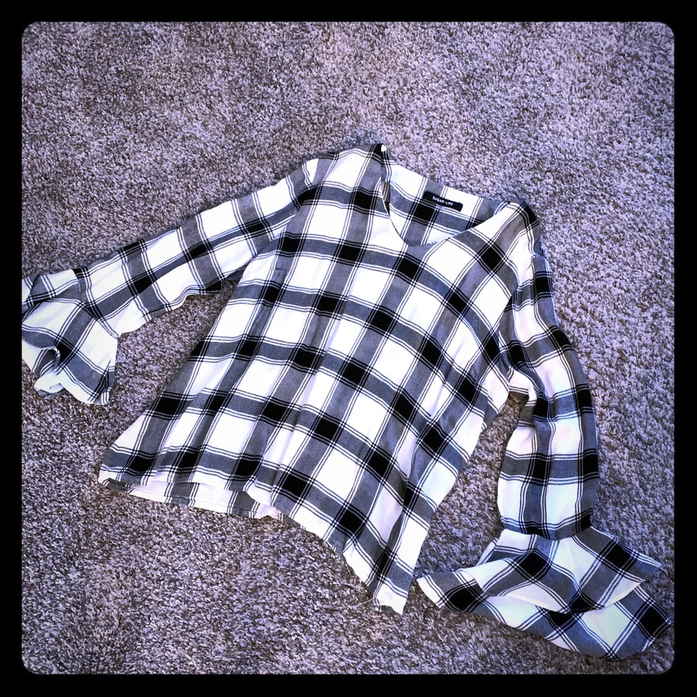 BP black and white long bell sleeve v neck